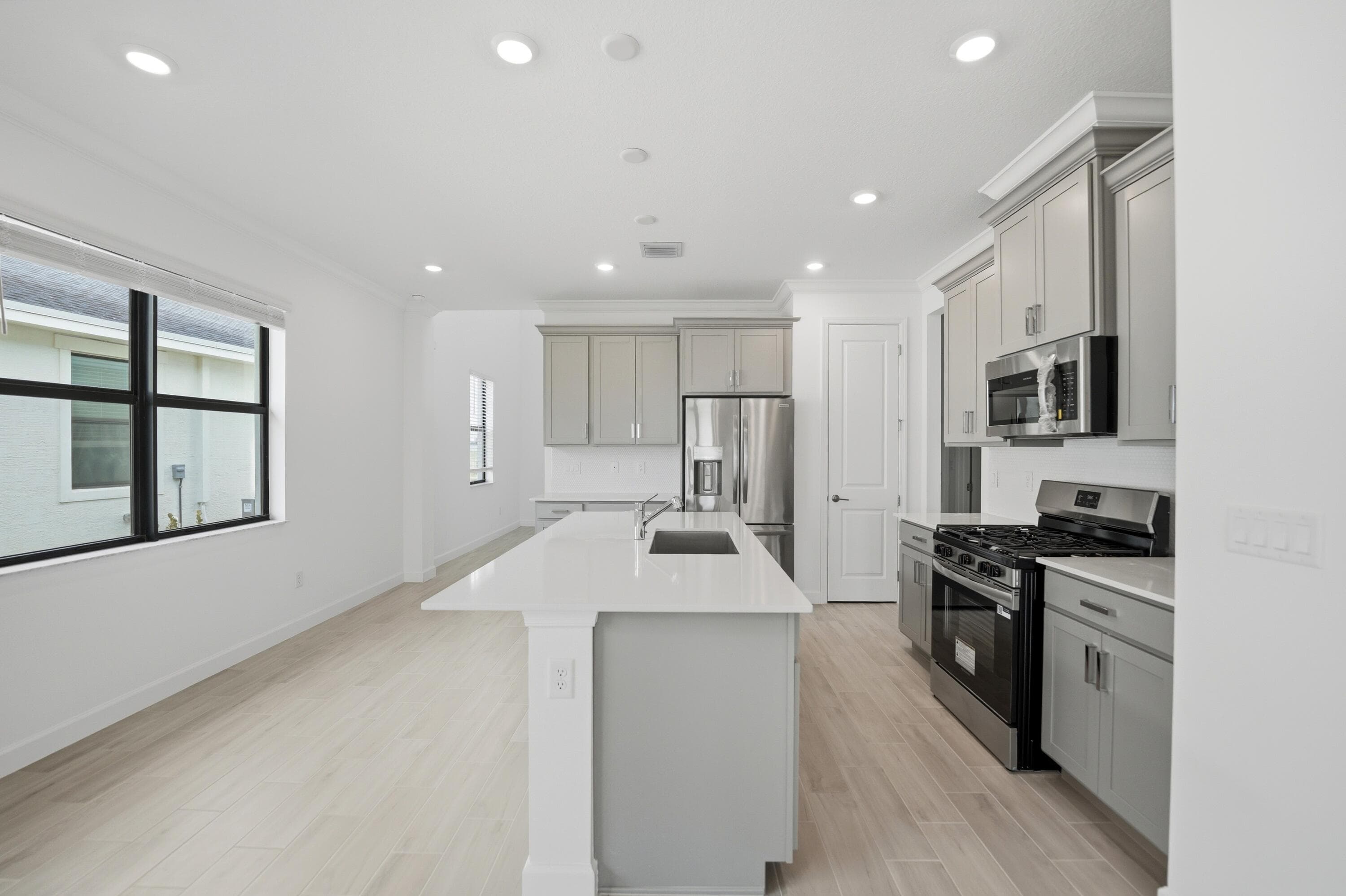 11010 NW Glynlea Blvd Boulevard N, Port St. Lucie, FL 34987 - Photo 3