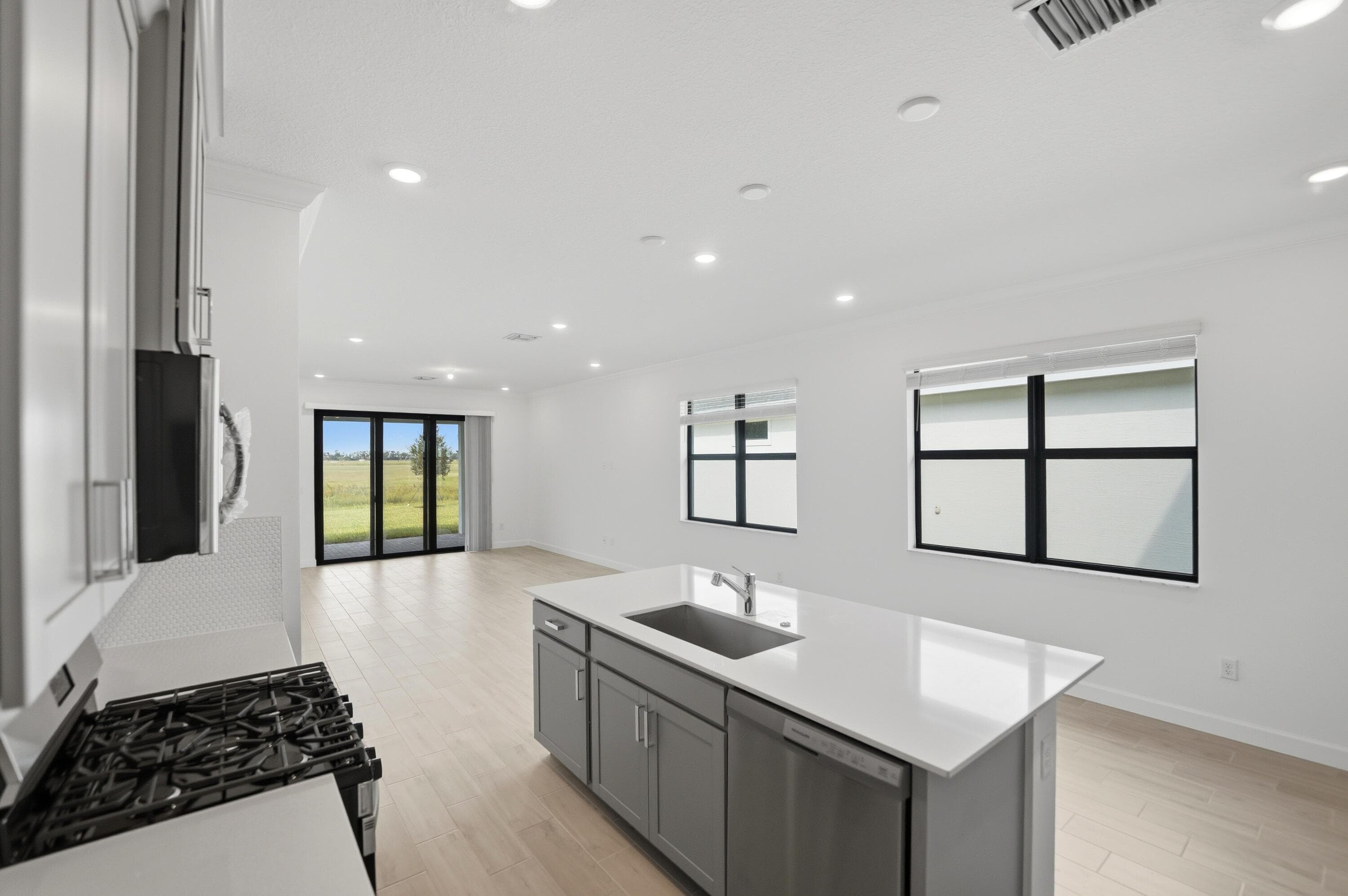 11010 NW Glynlea Blvd Boulevard N, Port St. Lucie, FL 34987 - Photo 2